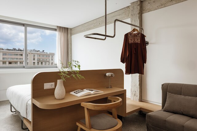 エレベート アテネ