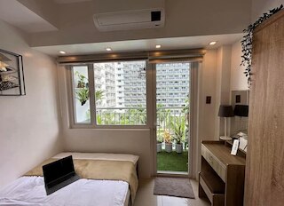 ラグジュアリー ステイケーション アット プライム ロケーション モール オブ アジア シェル レジデンシズ パサイ タワー C