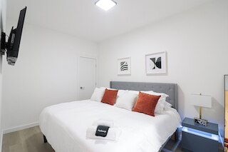 ユニット 3 ワン ベッドルーム ウィズ クイーン ソファ アンド ベッド