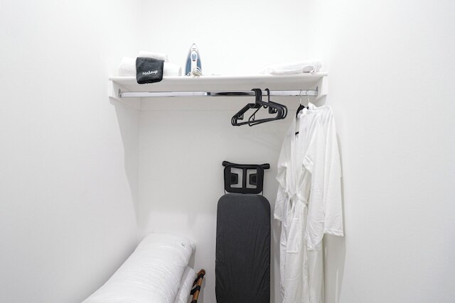 ユニット 3 ワン ベッドルーム ウィズ クイーン ソファ アンド ベッド