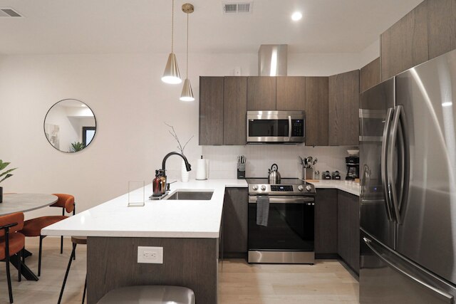 ユニット 3 ワン ベッドルーム ウィズ クイーン ソファ アンド ベッド