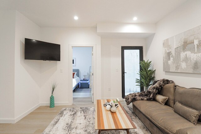 ユニット 3 ワン ベッドルーム ウィズ クイーン ソファ アンド ベッド