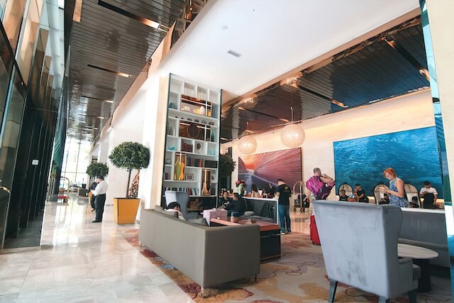 ザ プラチナム スイーツ by エミリー イン タウン