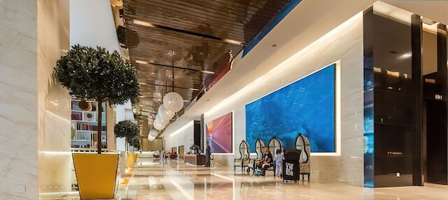 ザ プラチナム スイーツ by エミリー イン タウン