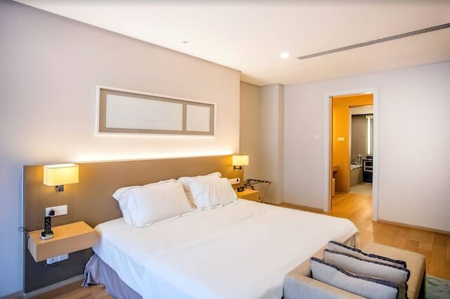 ザ プラチナム スイーツ by エミリー イン タウン