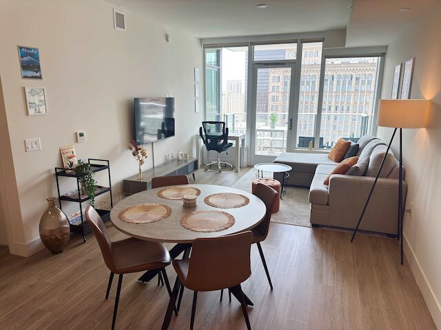 ニュー アップスケール ダウンタウン サンディエゴ ステイ クイーン ベッド プール サウナ