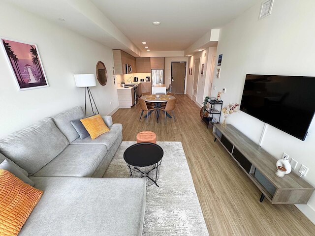 ニュー アップスケール ダウンタウン サンディエゴ ステイ クイーン ベッド プール サウナ