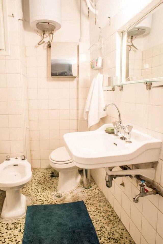 スペーシャス アパートメント ニア パルテノン フォー 6 パーソンズ