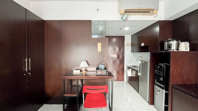 ホーミー スタジオ アット サヒッド メトロポリタン アパートメント