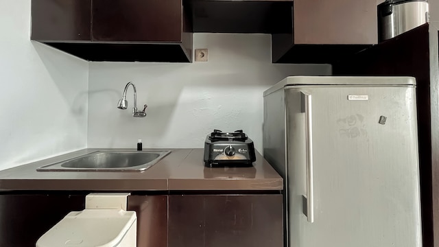 ホーミー スタジオ アット サヒッド メトロポリタン アパートメント