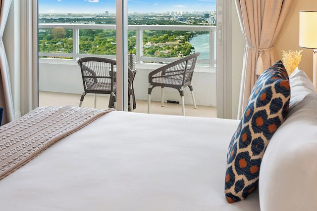 ラグジュアリー バケーション レンタルズ アット フォンテンブロー マイアミ ビーチ by LRMB