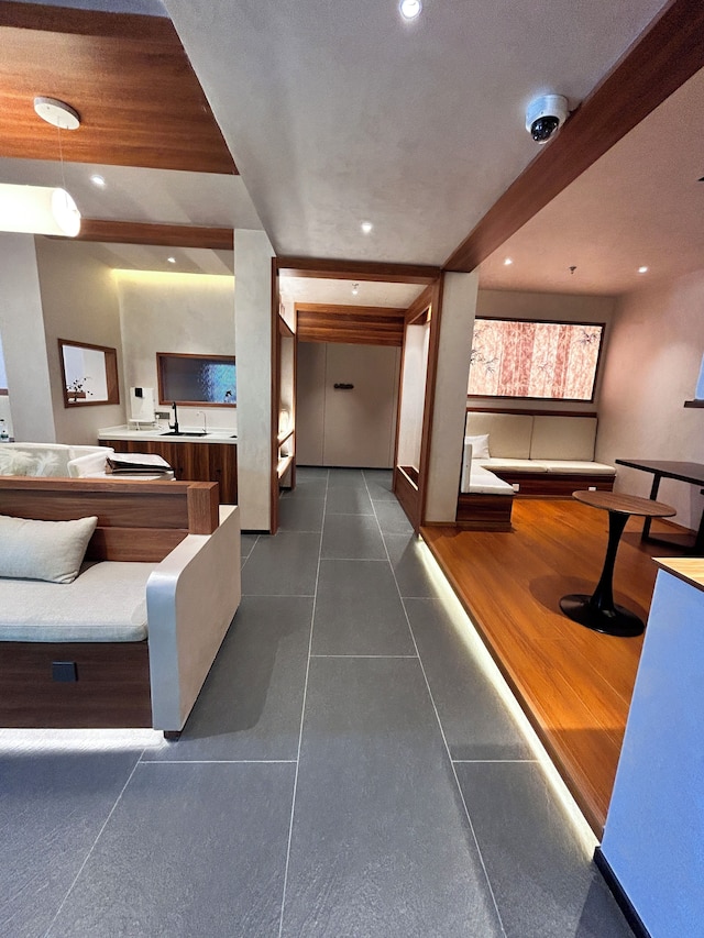 Shanghai Hills&Dengba XIHE Hotel