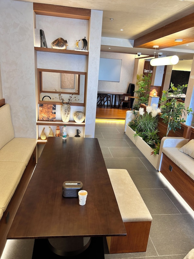 Shanghai Hills&Dengba XIHE Hotel