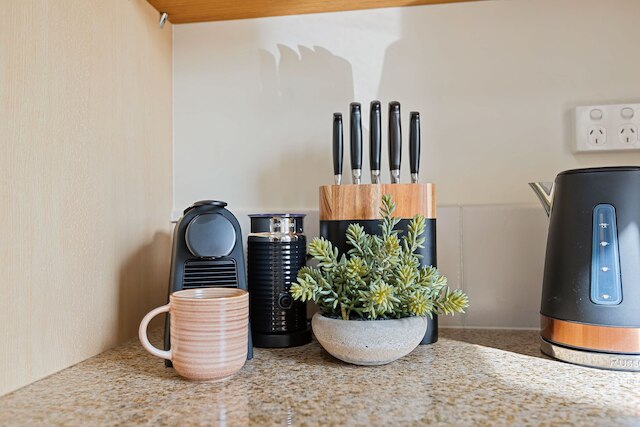 レイクサイド ラックス リトリート - プール ビュー BBQ スパ バス