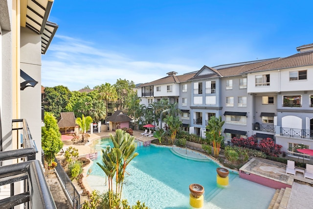 レイクサイド ラックス リトリート - プール ビュー BBQ スパ バス