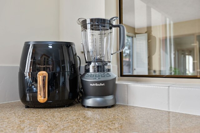 レイクサイド ラックス リトリート - プール ビュー BBQ スパ バス