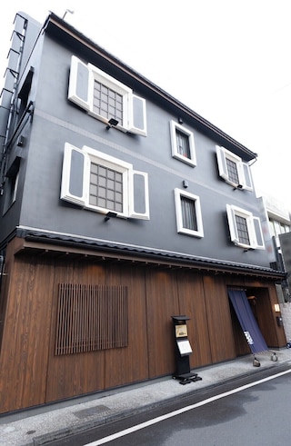 ホテル松の井　酒林