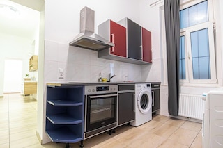 ラージ 5ベッドルーム セントラル フラット ニア オーガルテン