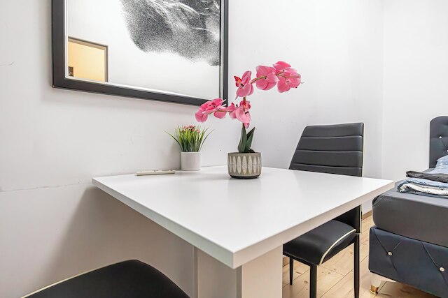 ラージ 5ベッドルーム セントラル フラット ニア オーガルテン