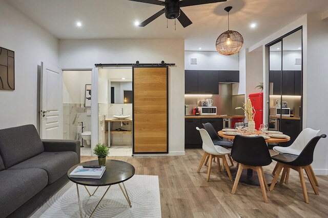 サブライム フラット イン ザ センター オブ パリス/モントルグイユ