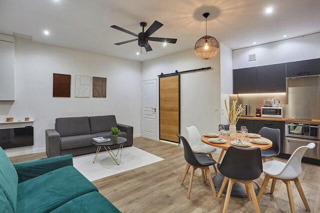 サブライム フラット イン ザ センター オブ パリス/モントルグイユ