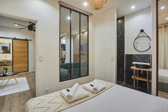 サブライム フラット イン ザ センター オブ パリス/モントルグイユ