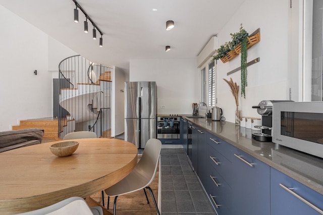 アレンビー スペーシャス 6ベッドルーム ホーム バイ シー アンド レント