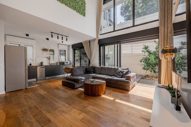 アレンビー スペーシャス 6ベッドルーム ホーム バイ シー アンド レント