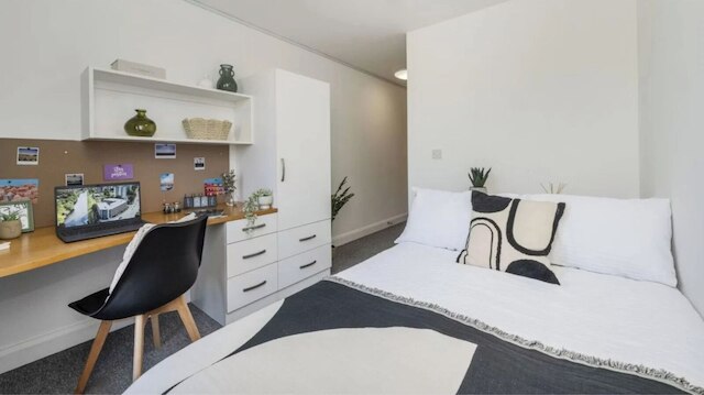 スチューデント オンリー リバーサイド マンチェスター