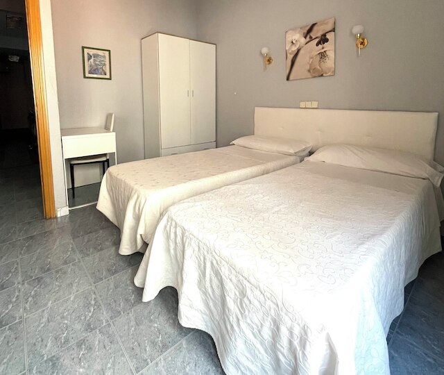 ホスタル フェルナンデス アトーチャ