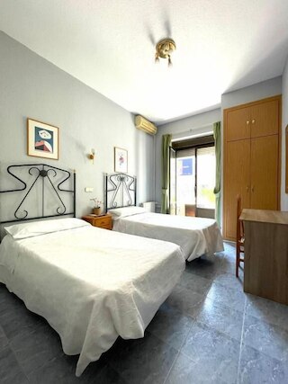 ホスタル フェルナンデス アトーチャ