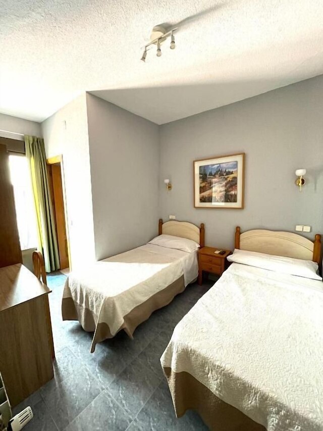 ホスタル フェルナンデス アトーチャ