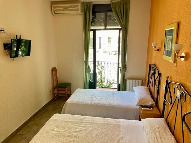 ホスタル フェルナンデス アトーチャ