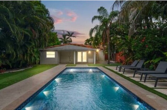 ヴィラ マイアミ プールサイド パラダイス