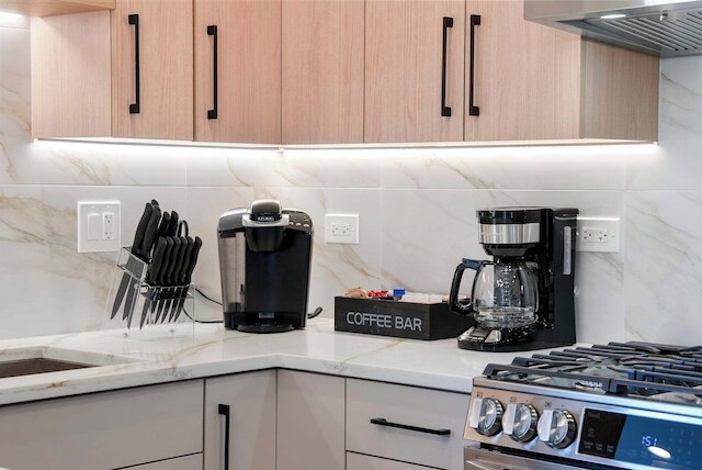 モダン 2ベッドルーム2バスルーム コンドミニアム フリー パーキング アンド バルコニー