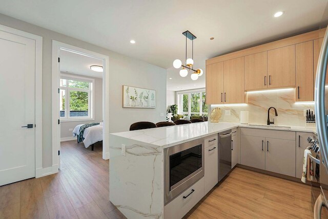 モダン 2ベッドルーム2バスルーム コンドミニアム フリー パーキング アンド バルコニー