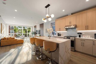 ブランド ニュー ビルディング イン ザ メディカル ディストリクト