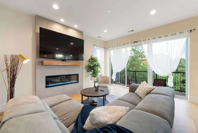 ニュー 3ベッド 2バス コンドミニアム ウィズ パーキング by ユナイテッド センター