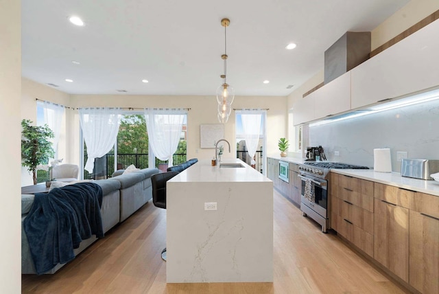 ニュー 3ベッド 2バス コンドミニアム ウィズ パーキング by ユナイテッド センター