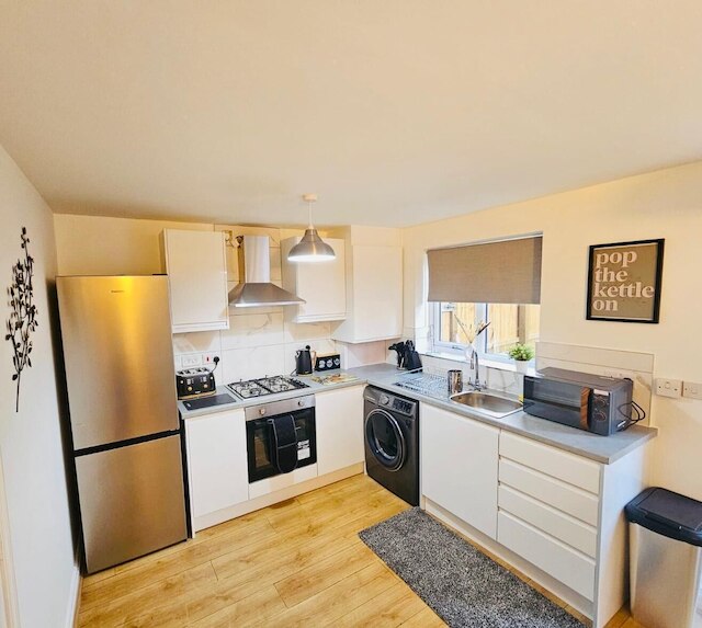 スタイリッシュ 3 ベッド ホーム パーキング シティ センター