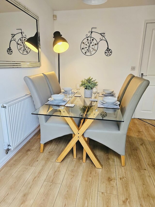 スタイリッシュ 3 ベッド ホーム パーキング シティ センター