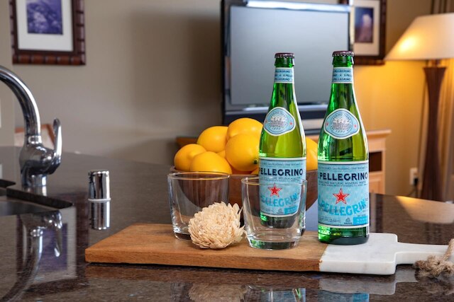 ニュー KBM リゾーツ フリー カー ホヌア カイ ホクラニ オーシャン グリンプス 1 ベッドルーム コンド、ブレステイキング ビューズ! Hkh-516