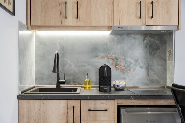 モナスティラキ アーバン ビスタ