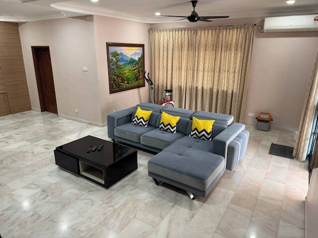 コージー ジョホールバル ホーム ウィズ ファミリールーム アンド アンブロック バルコニー ビュー