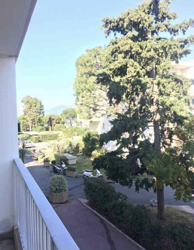 ニース ウエスト エ セ プティット メルヴェイユ