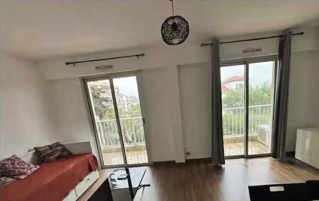 ニース ウエスト エ セ プティット メルヴェイユ