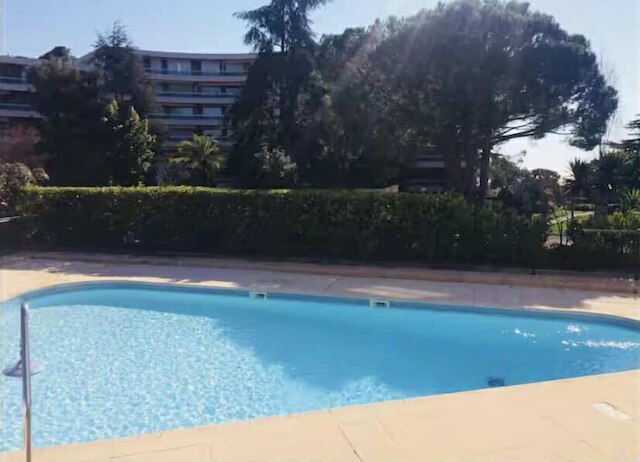 ニース ウエスト エ セ プティット メルヴェイユ