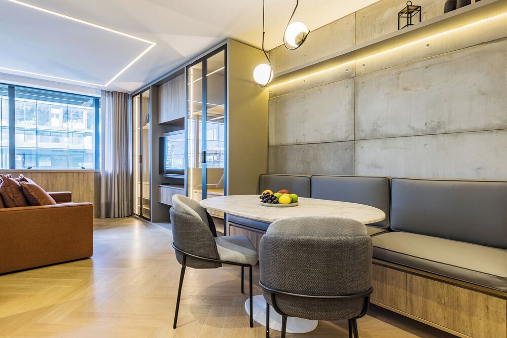 カルロス ゴメス スクエア by マイ ウェイ