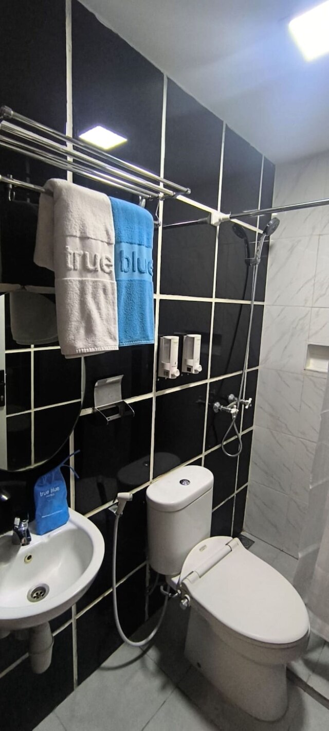 トゥルー ブルー ブンガ ブンガ ホテル パサール バル