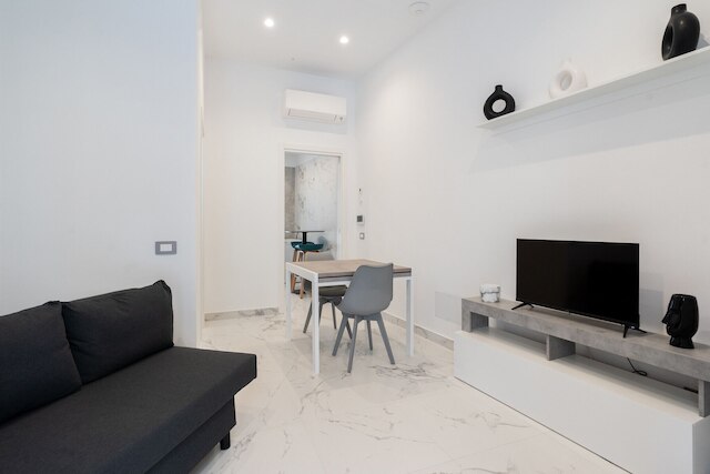 ザ アーバン ネスト ホワイト アンド グレー